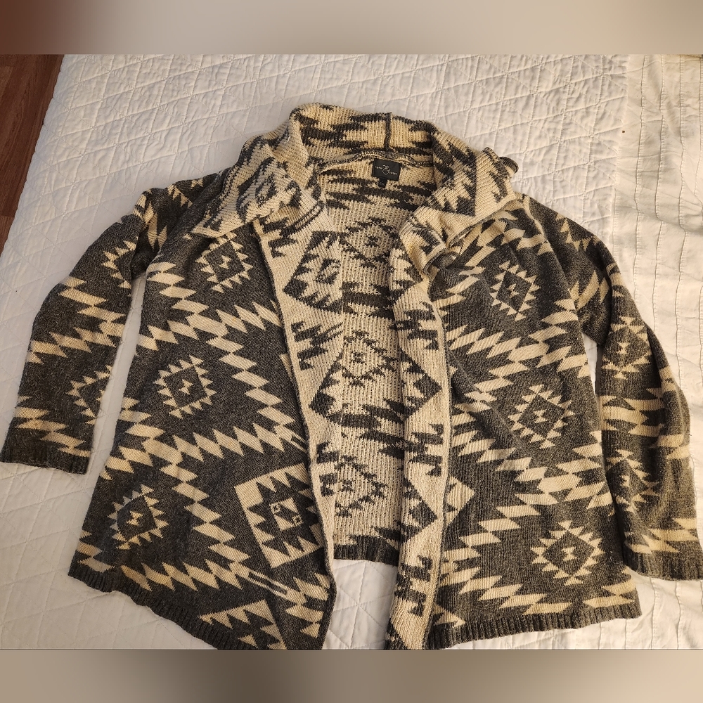 Market and Spruce Aztec style cardigan sweater